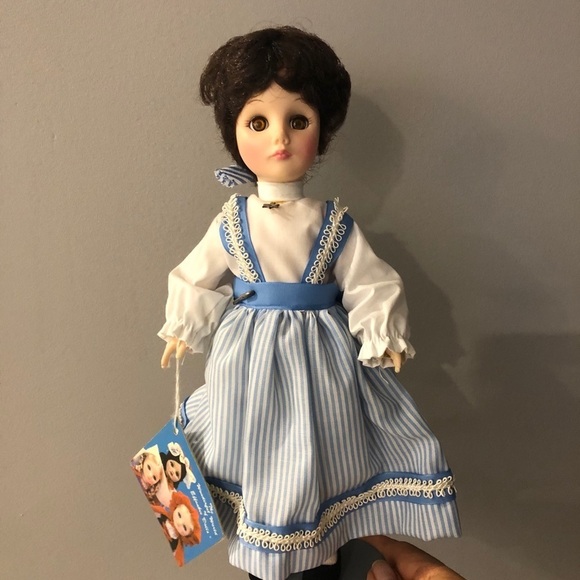 Effanbee Dolls From Countries - Picture 10 of 16
